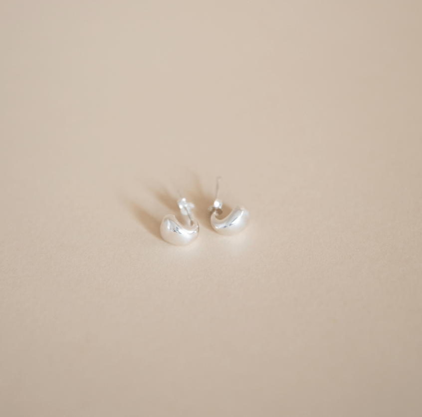 8.6.4 Earrings Mini Drop Hoops in Silver