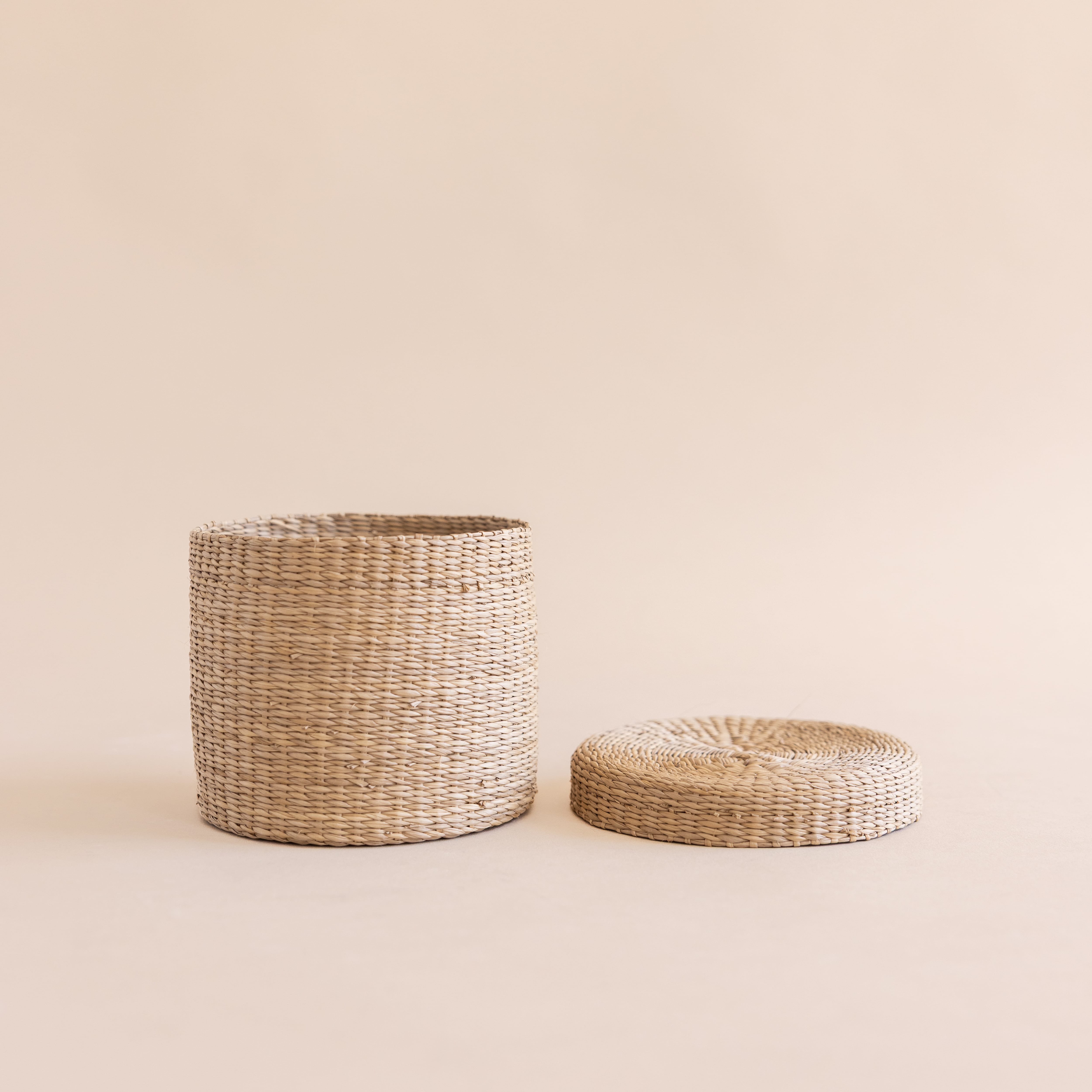 Guanabana Baskets Round Lidded Iraca Basket