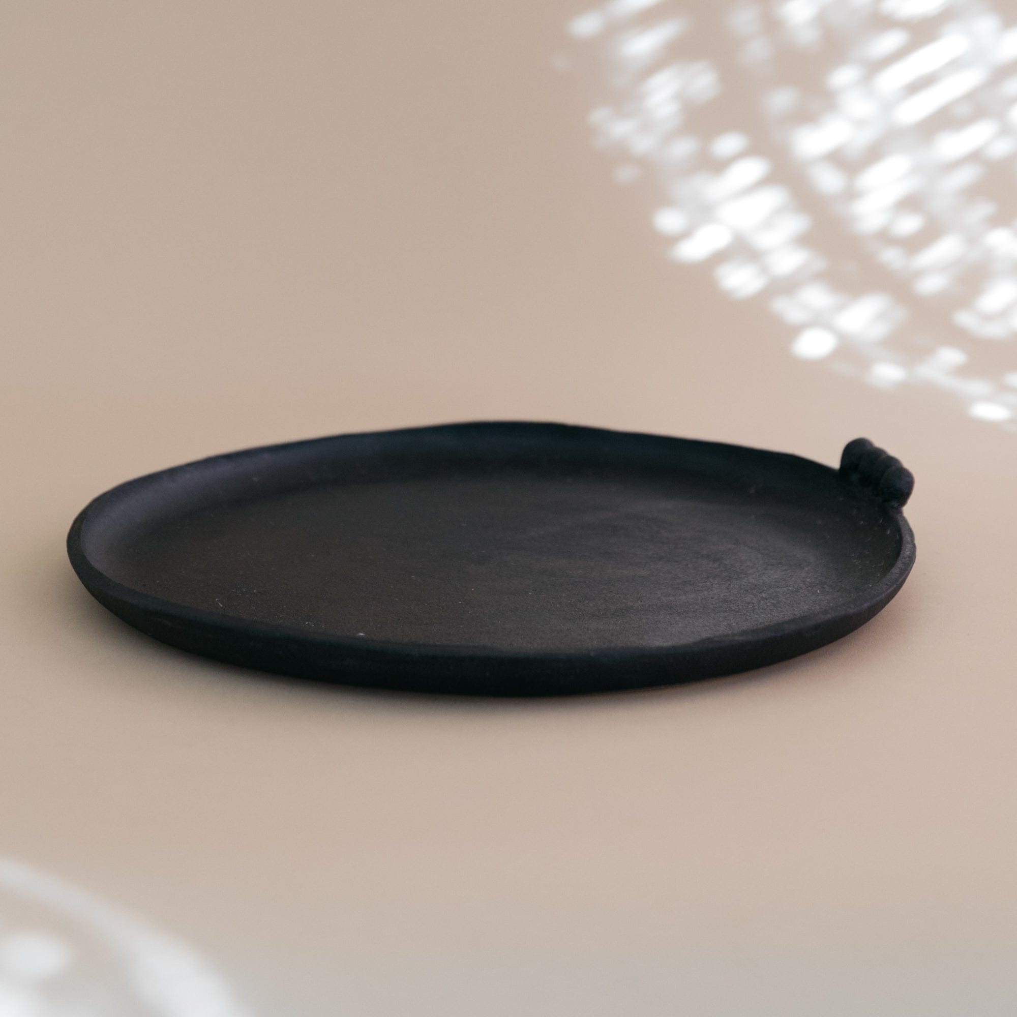 Heyja Do Objects Noir Dot Motive Big Plate by Heyja Do