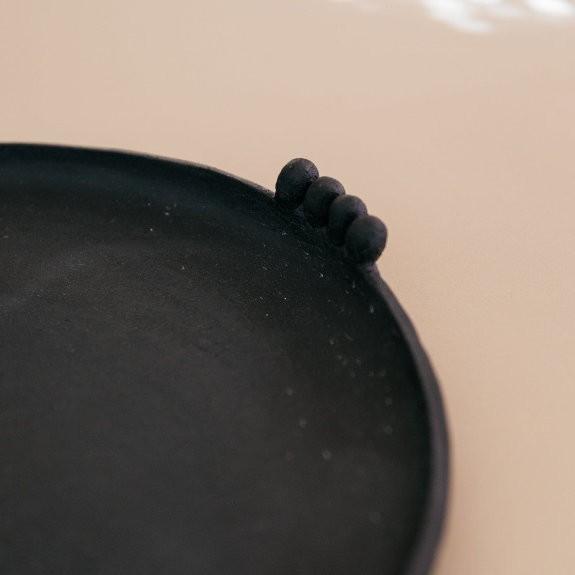Heyja Do Objects Noir Dot Motive Big Plate by Heyja Do
