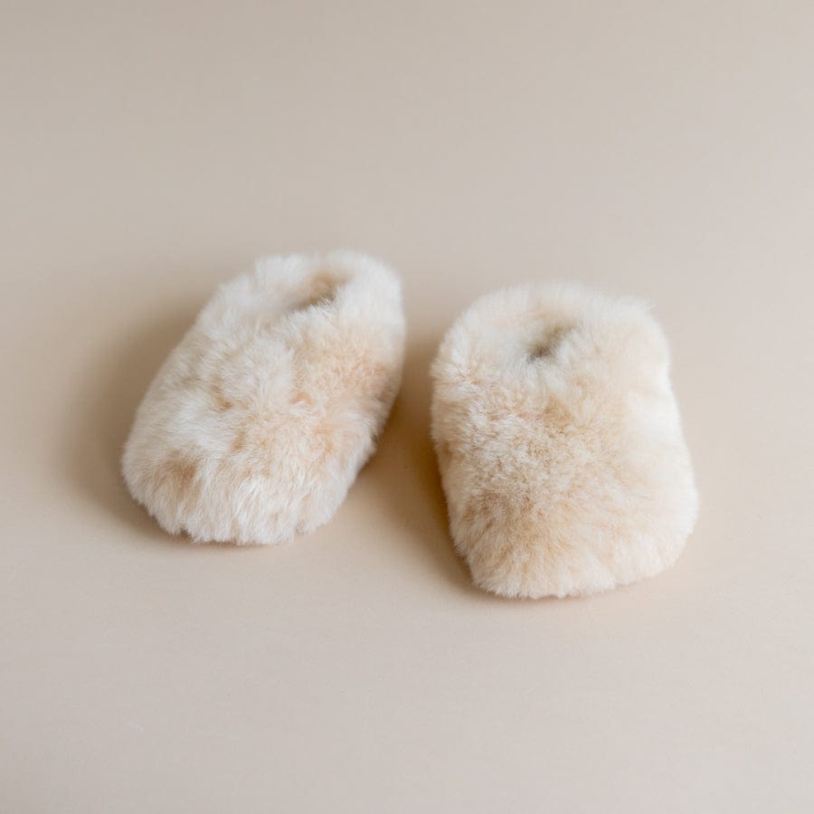 White Alpaca fur slippers white - alpaca slippers deals from Peru - unisex slippers - fur slippers - winter slippers - Gift for any occasion