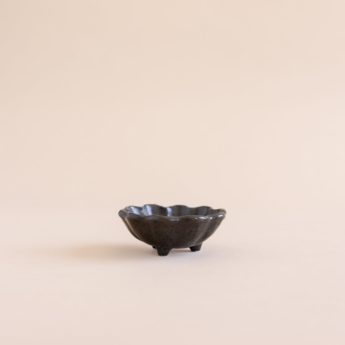 Kanesho Toki Dinnerware Black / 3.25" Rinka Bowls