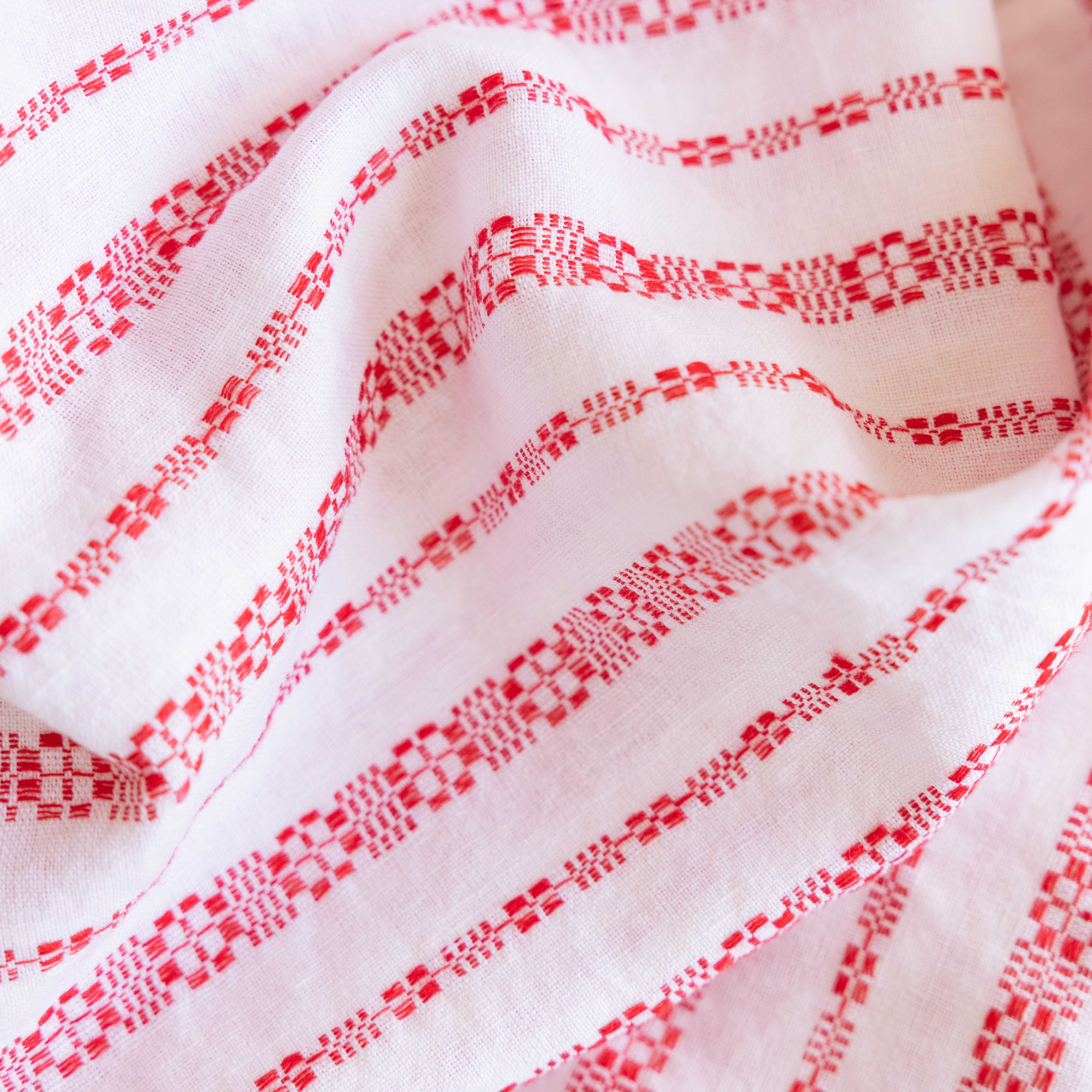 Linge Particulier Tablecloths Large - 63" x 118" / Red Embroidery French Linen Tablecloth