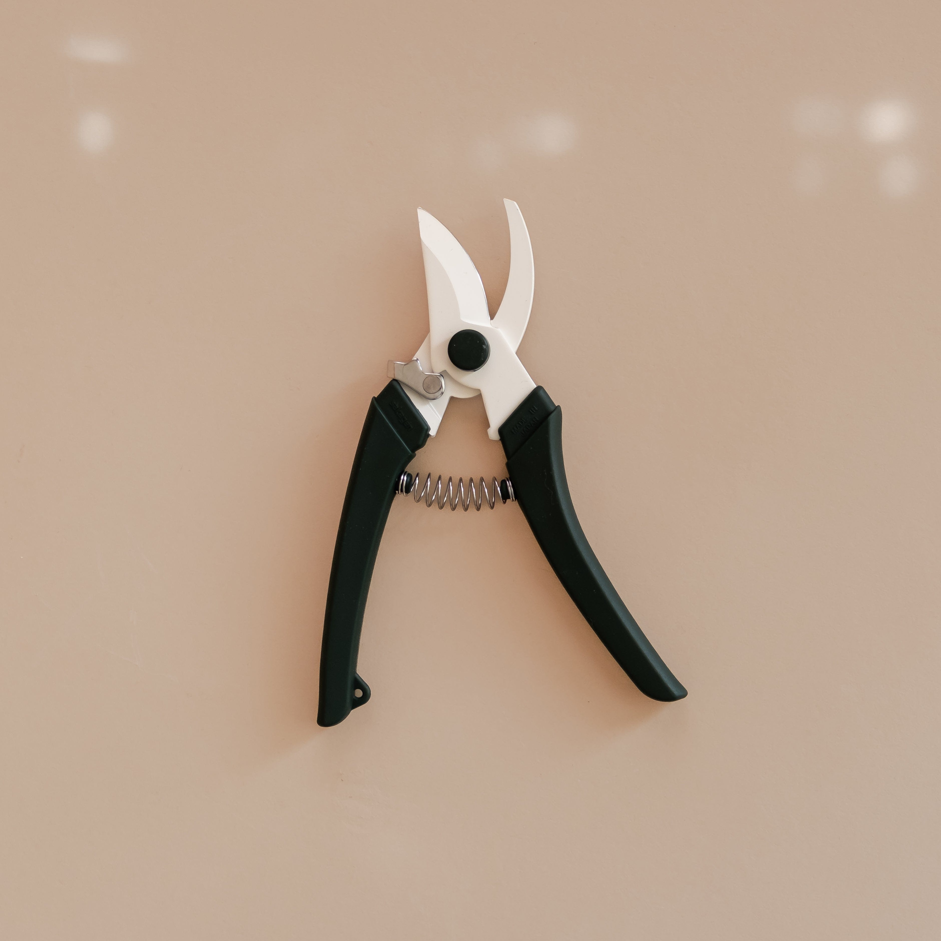 Sakagen Garden Tools + Objects Dark Green Japanese Pruning Shears