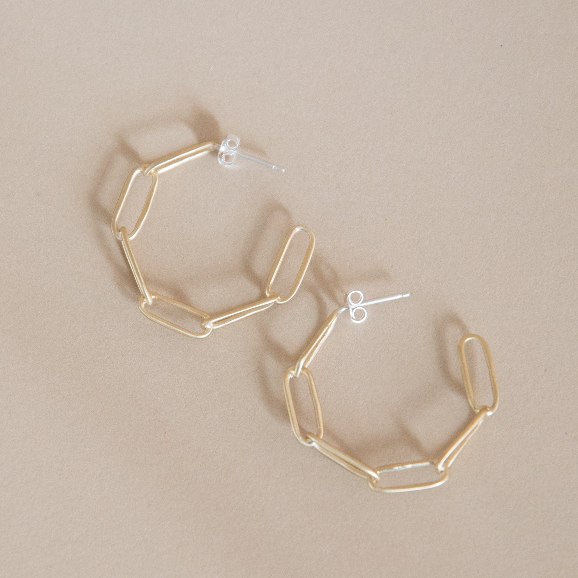 8.6.4 Earrings Chainlink Hoops in Brass