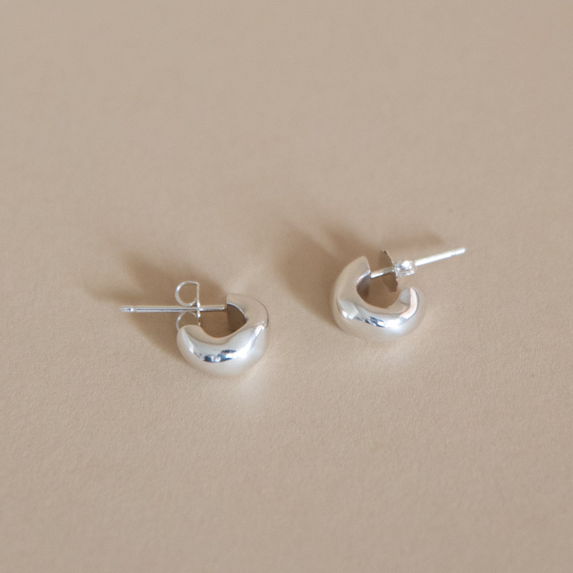 8.6.4 Earrings Mini Drop Hoops in Silver