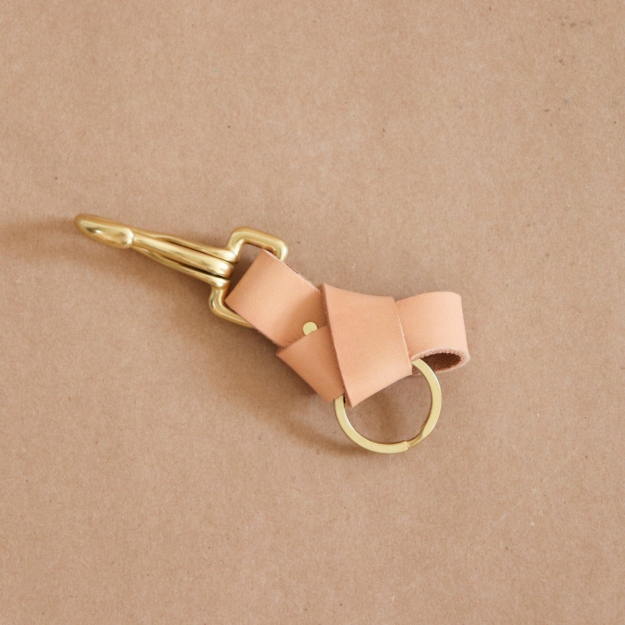 8.6.4 Keychains Leather Knot Keychain