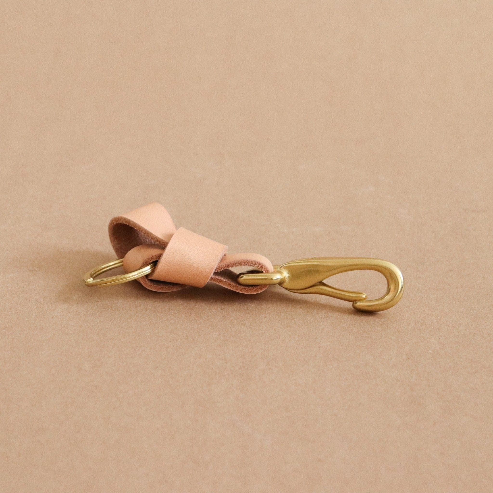 8.6.4 Keychains Leather Knot Keychain