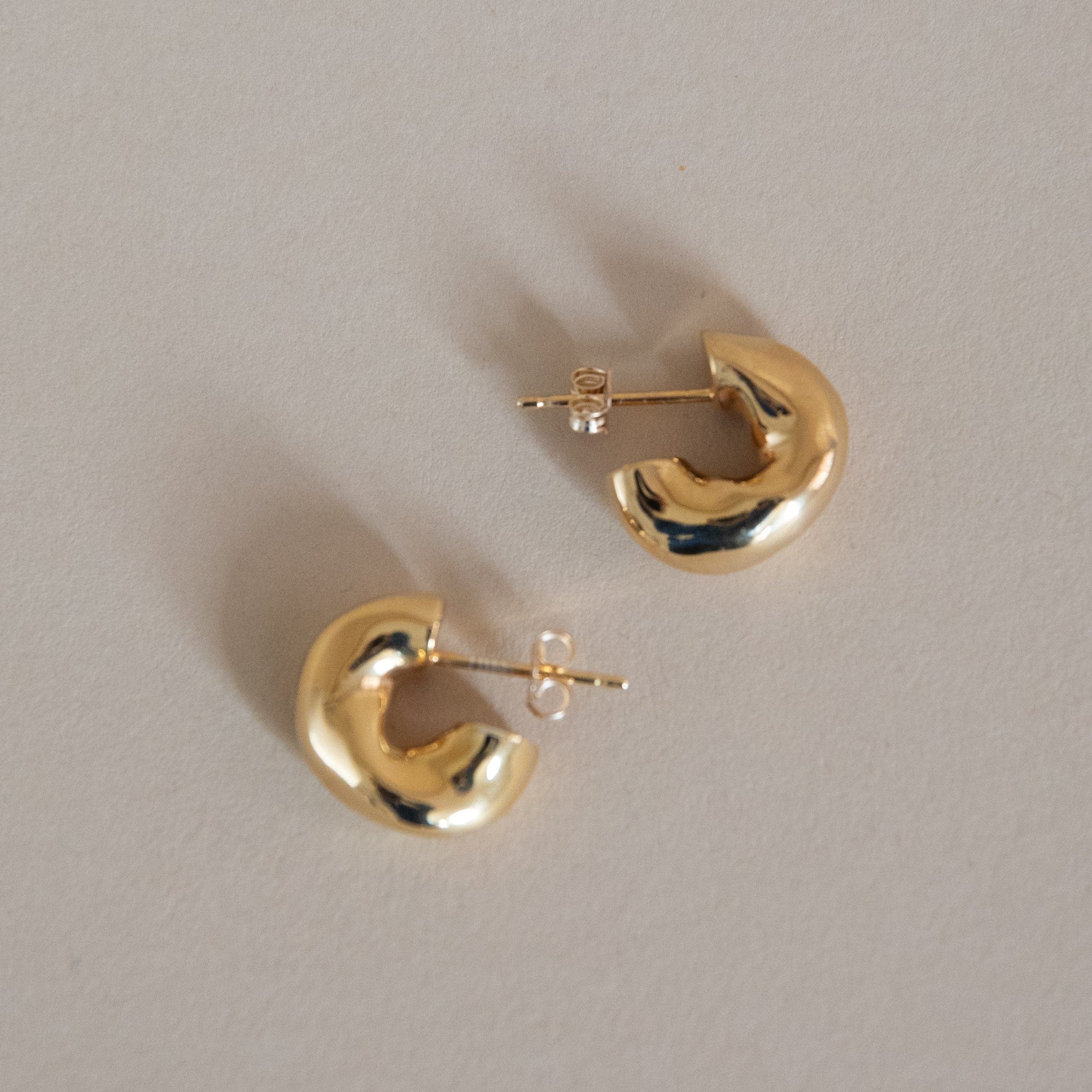 Agmes Earrings Small Dahlia Hoops in 18K Gold