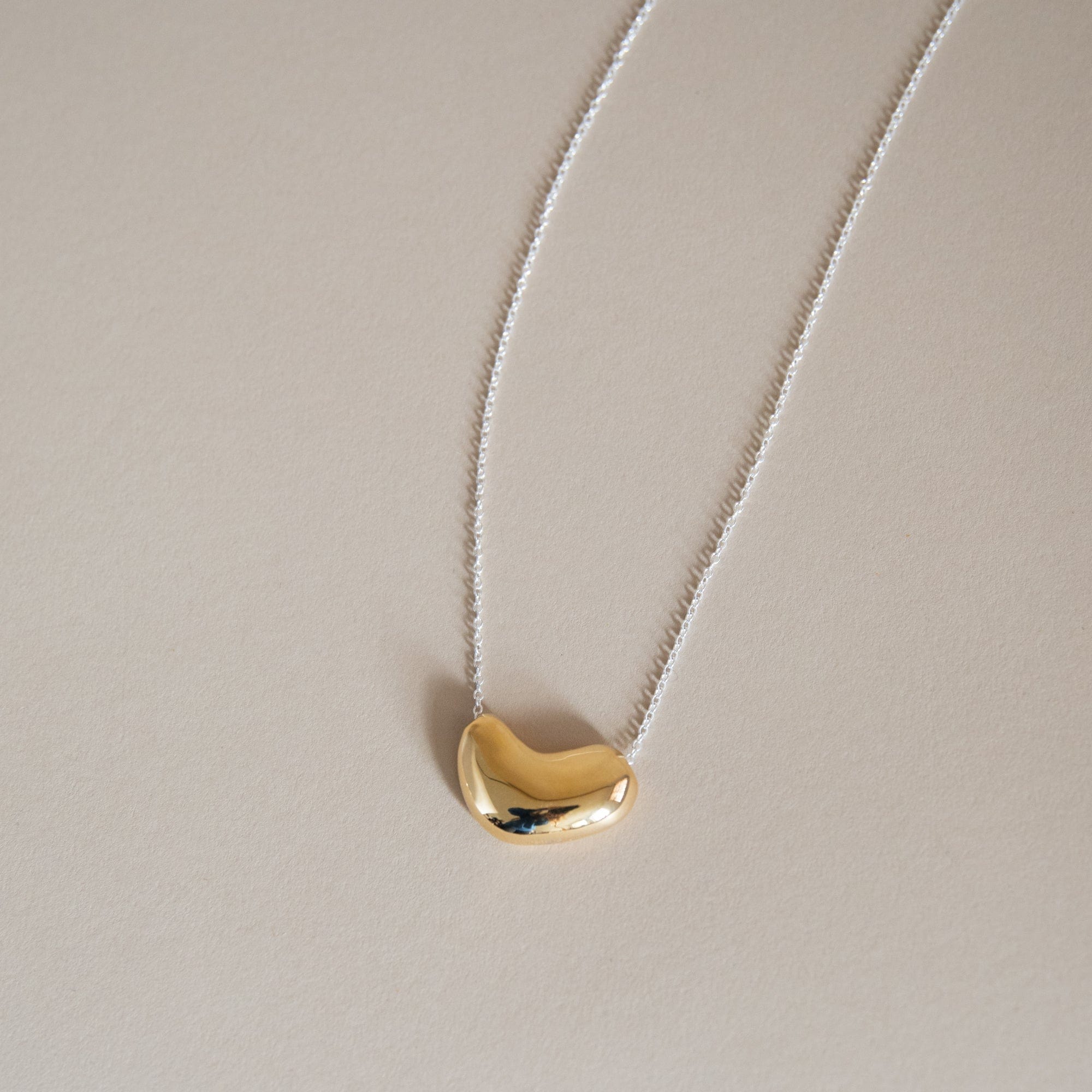 Agmes Necklaces Small Sculpted Heart Pendant in Gold