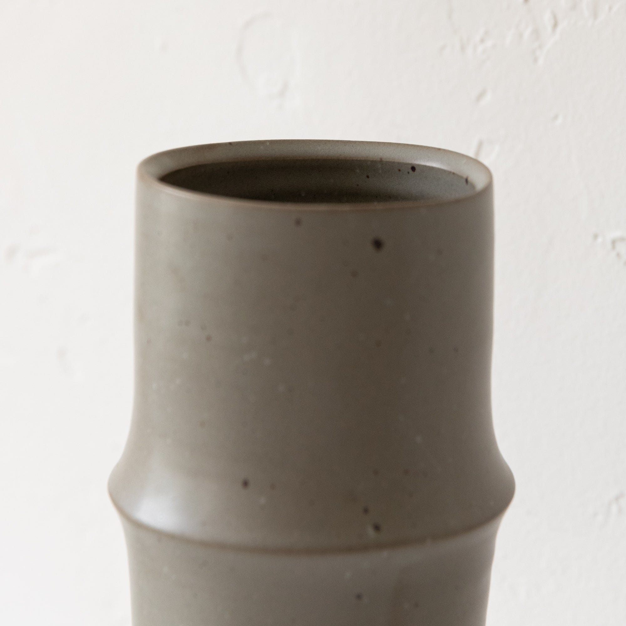 BD Pottery Everyday Ridge Vase