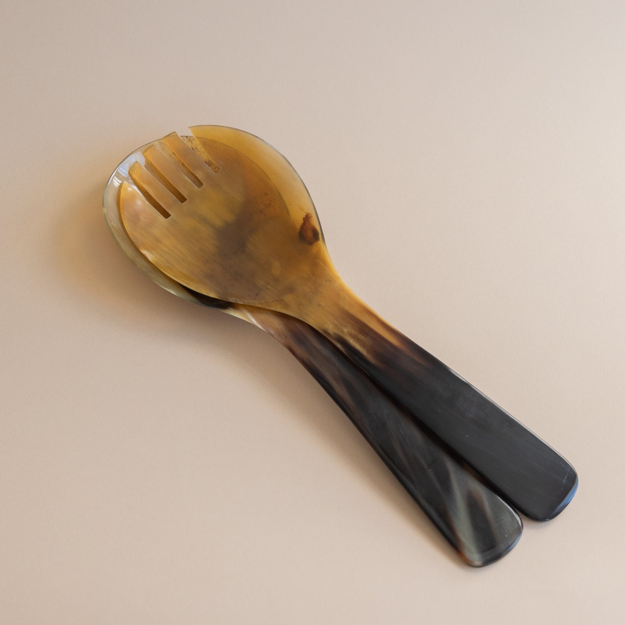 BE HOME Serveware Salad Servers in Horn