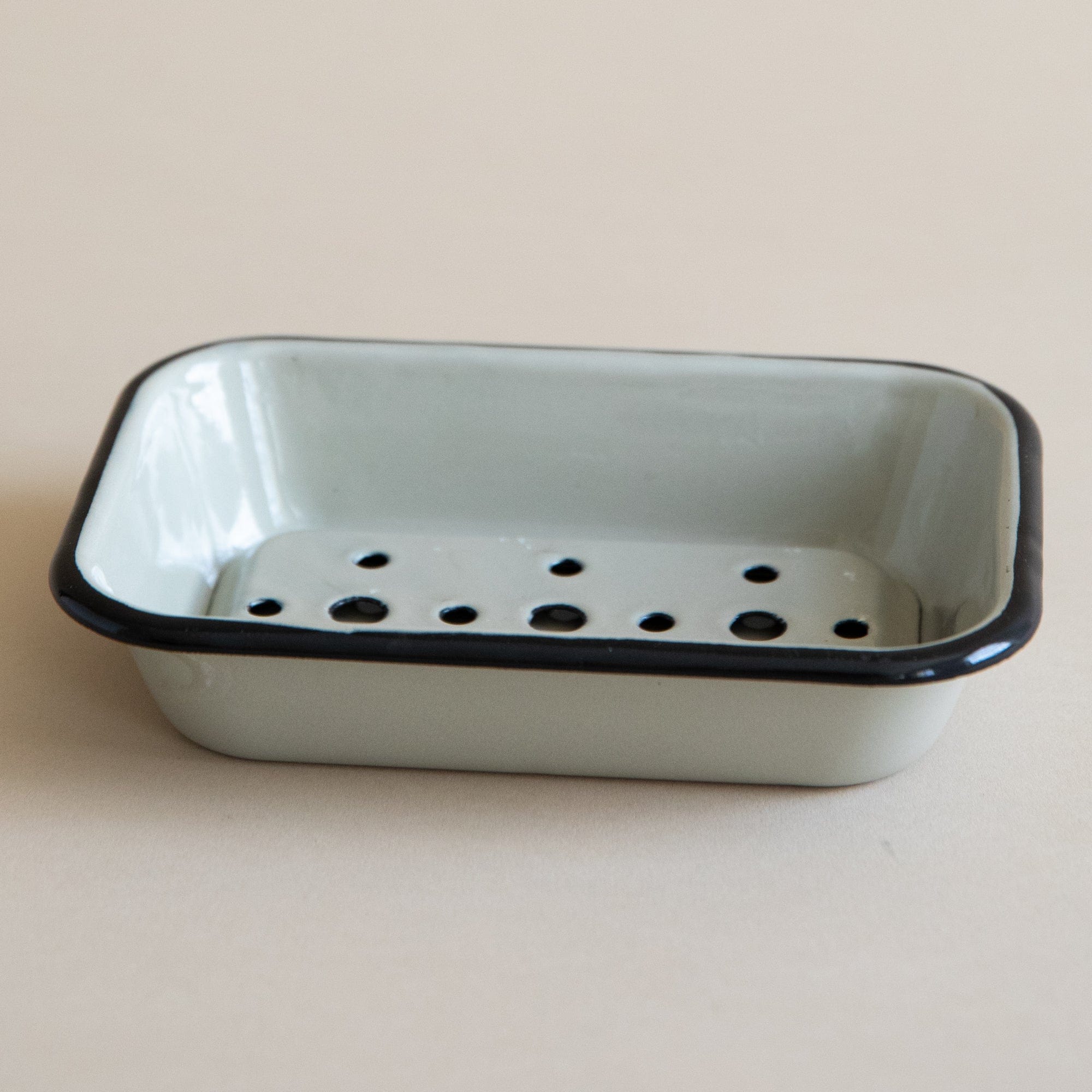 Earth & Nest Bath Accessories Enamel Soap Dish