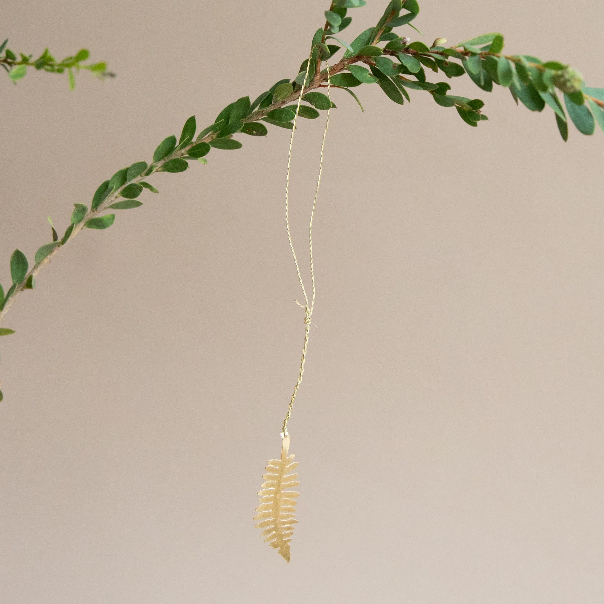 FOG LINEN Seasonal E Leaf Brass Ornaments