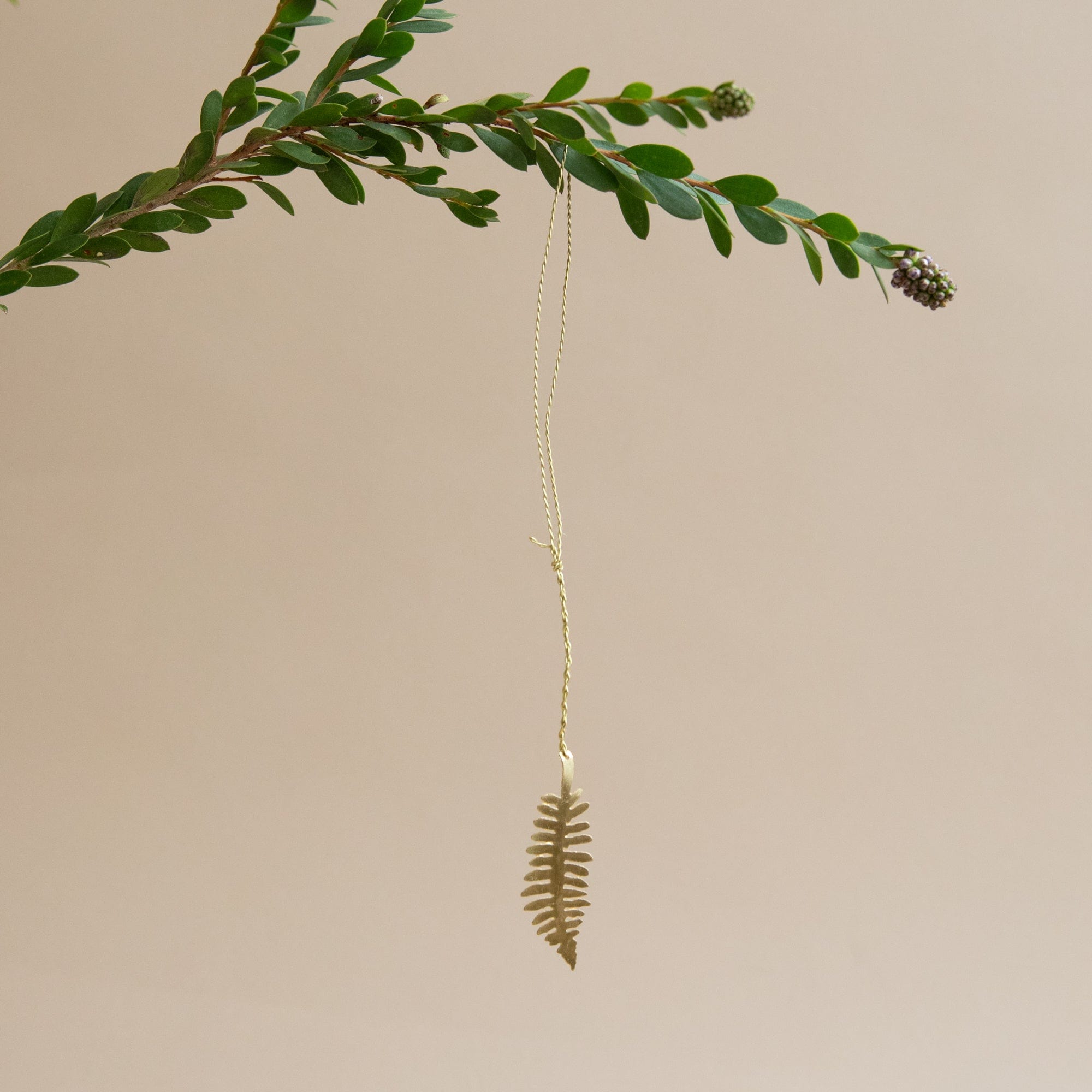 FOG LINEN Seasonal Leaf B Leaf Brass Ornaments