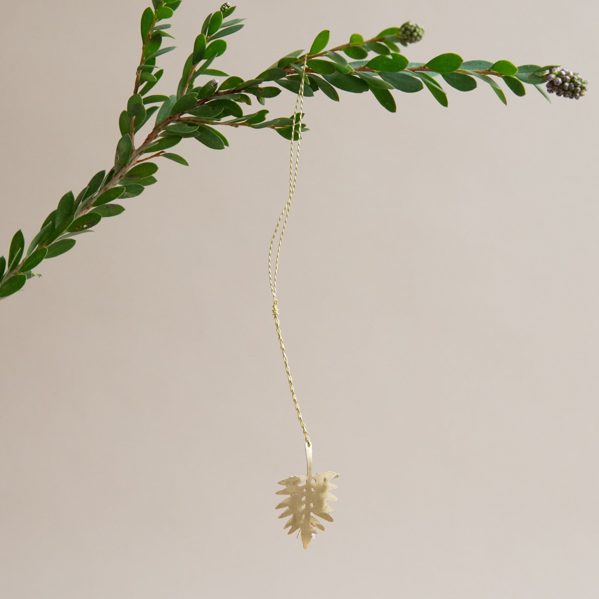 FOG LINEN Seasonal Leaf C Leaf Brass Ornaments