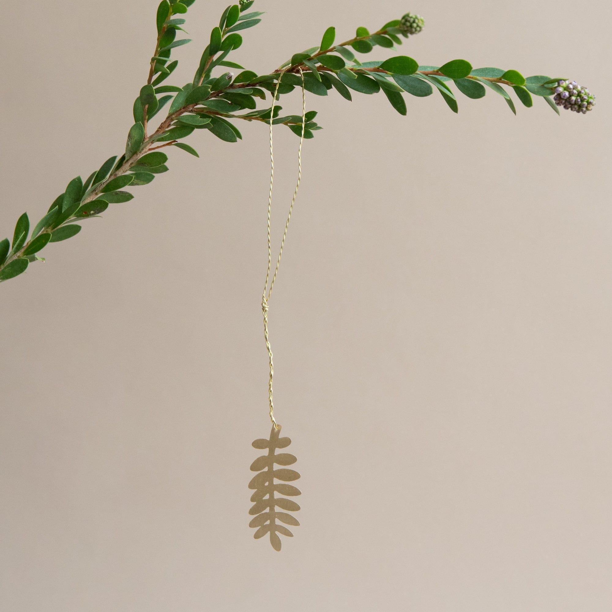 FOG LINEN Seasonal Leaf D Leaf Brass Ornaments