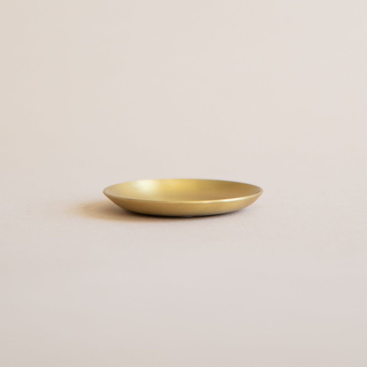 FOG LINEN Trays + Catchalls Extra Small Round Plates in Brass