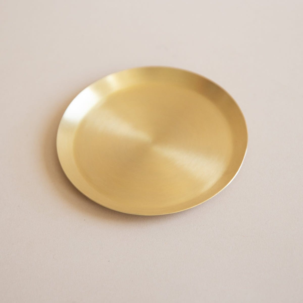 FOG LINEN Trays + Catchalls Large Round Plates in Brass