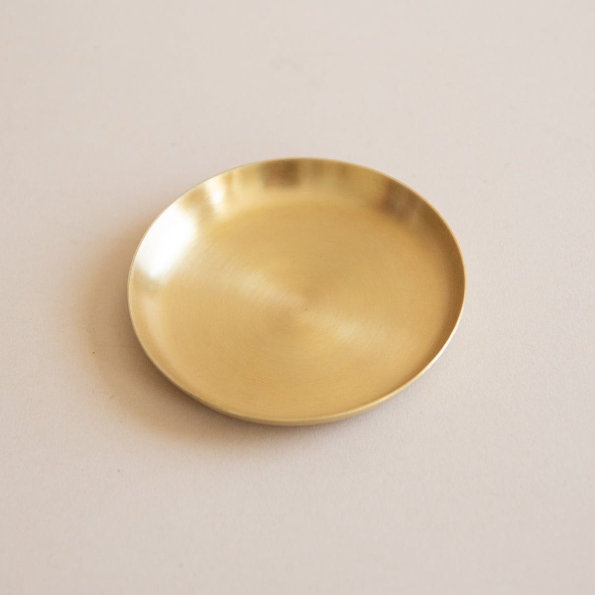 FOG LINEN Trays + Catchalls Medium Round Plates in Brass