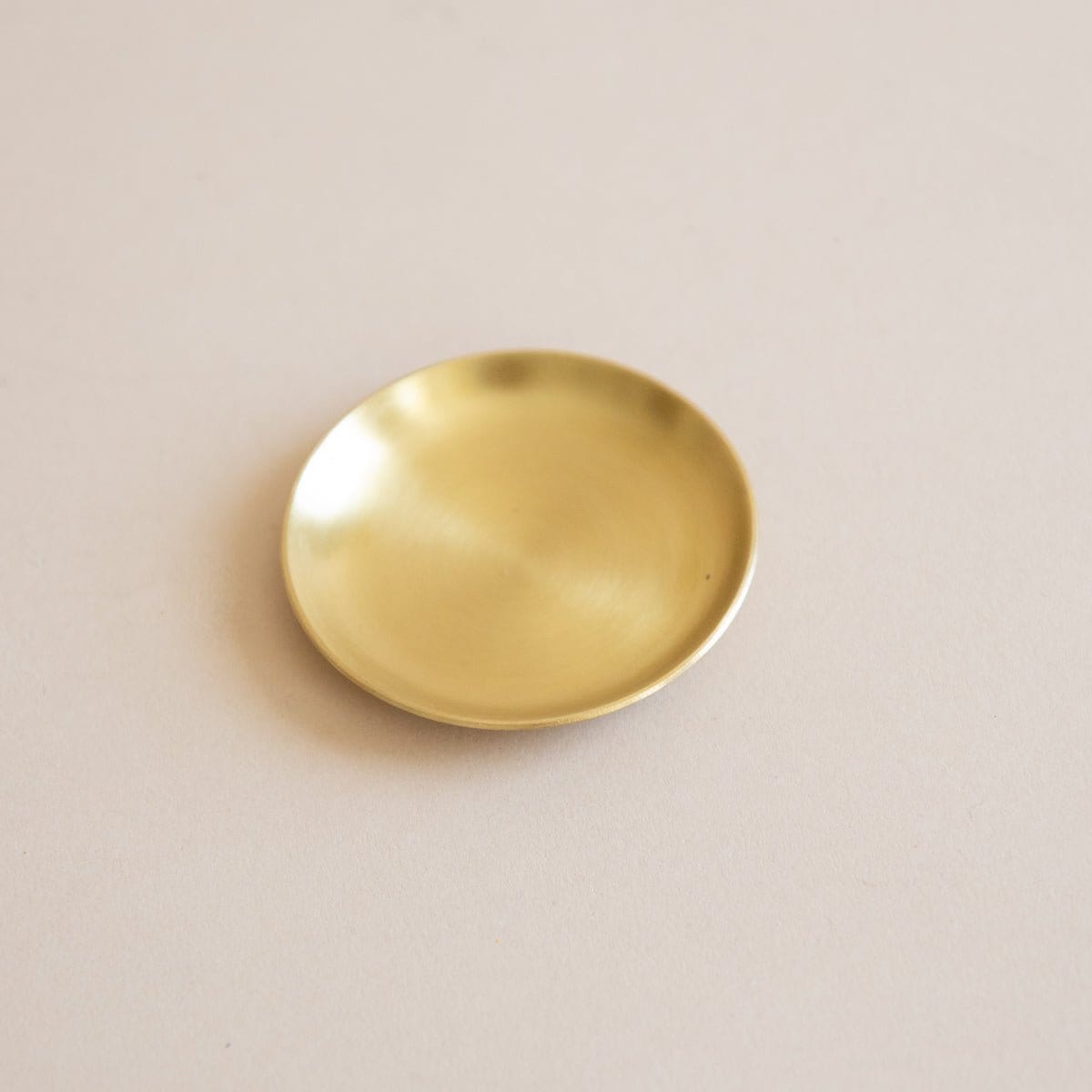 FOG LINEN Trays + Catchalls Round Plates in Brass