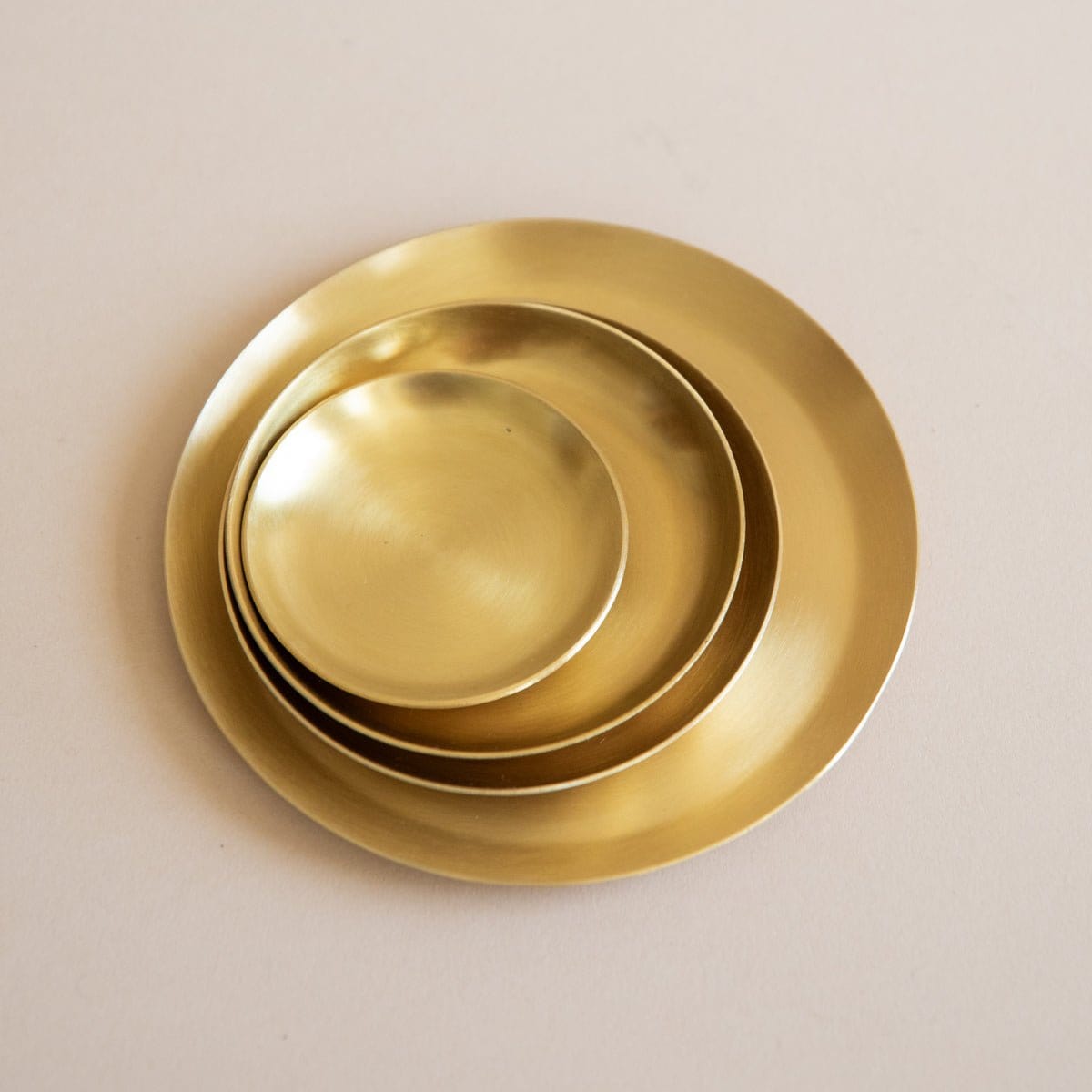 FOG LINEN Trays + Catchalls Round Plates in Brass