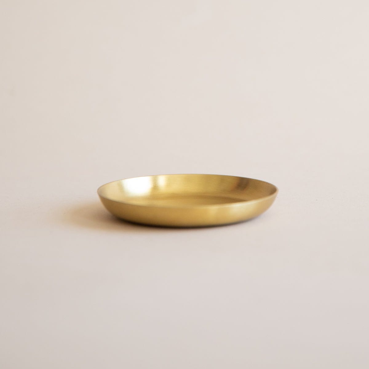 FOG LINEN Trays + Catchalls Small Round Plates in Brass