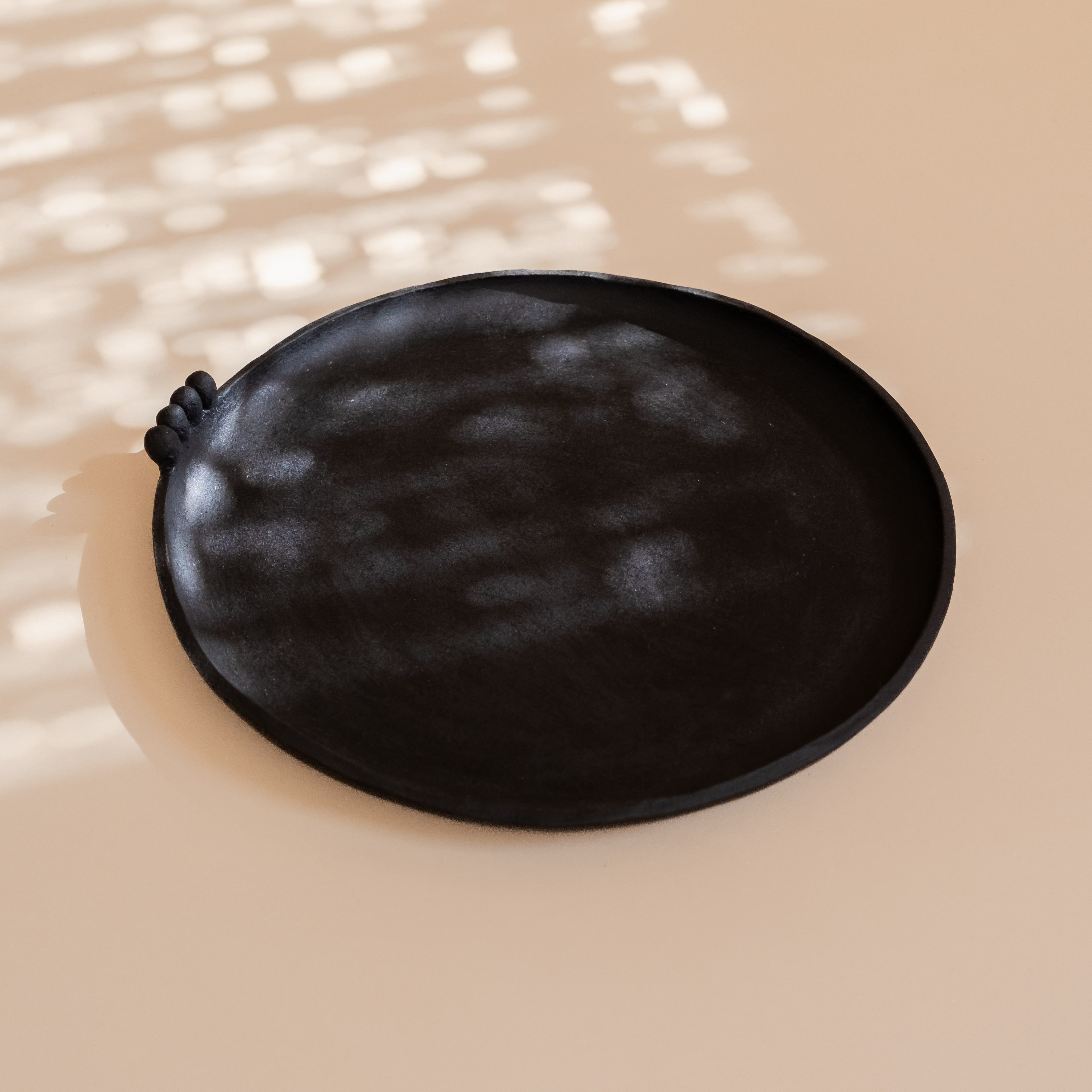 Heyja Do Objects Large Noir Dot Motive Big Plate by Heyja Do