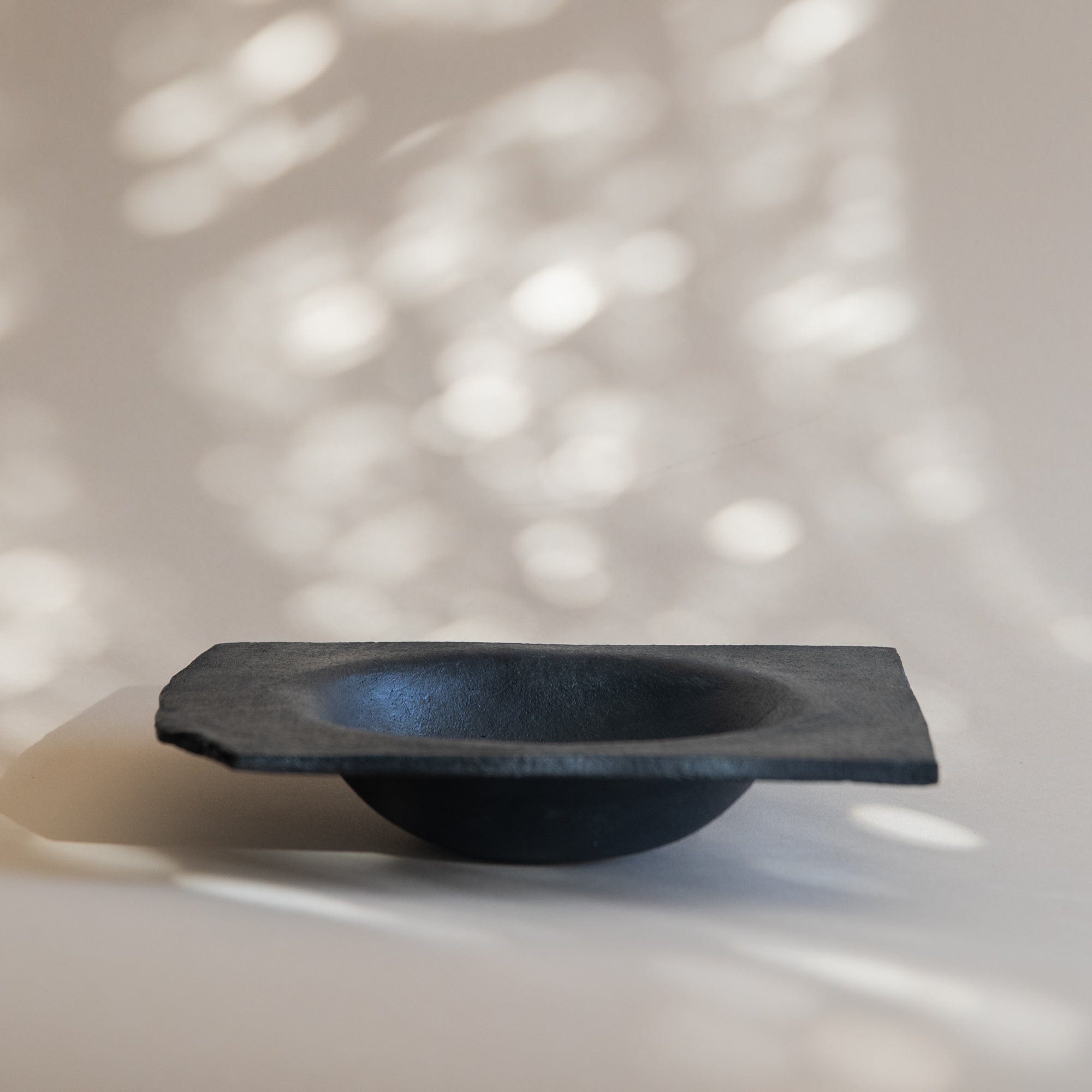 Heyja Do Serveware Crack Bowl in Noir by Heyja Do