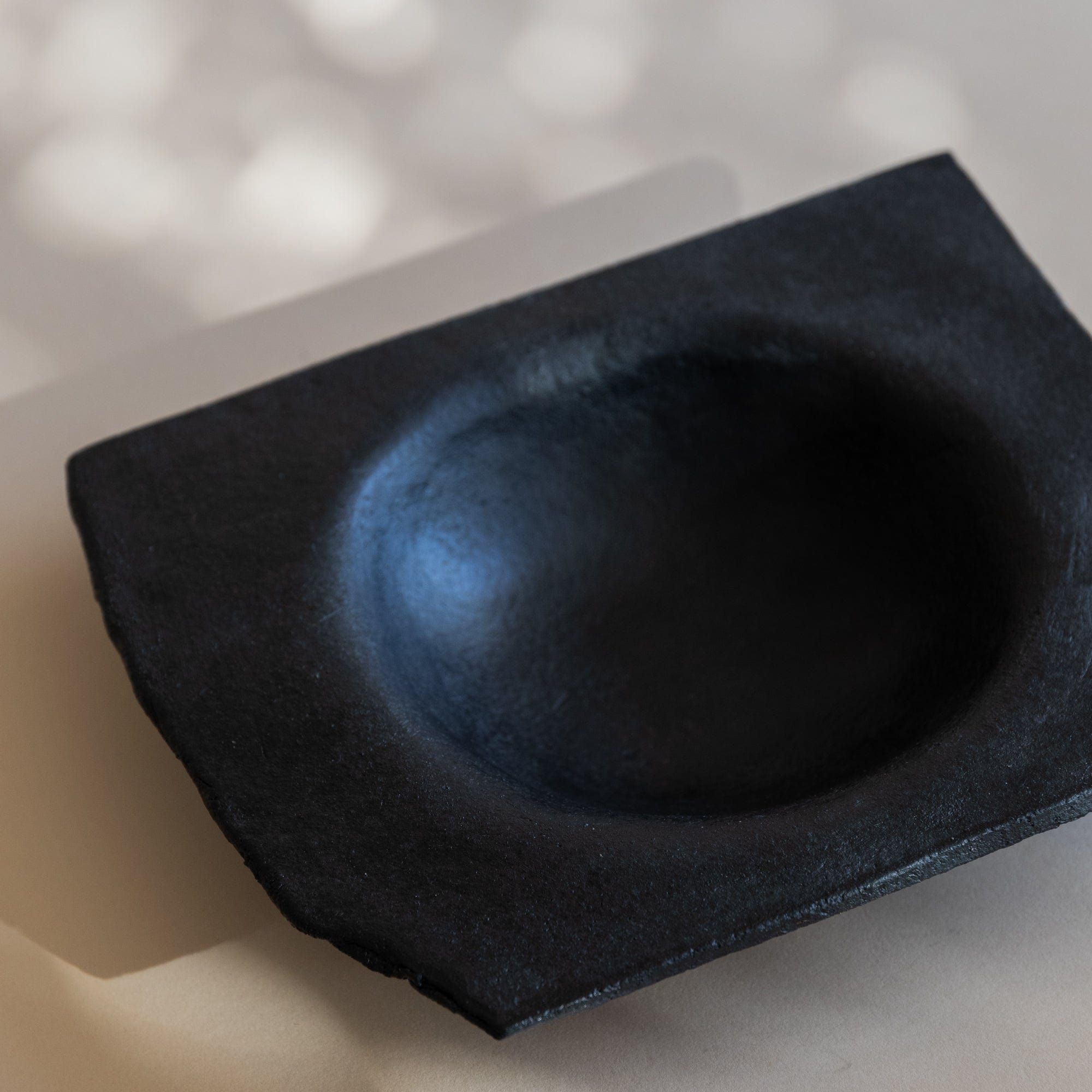 Heyja Do Serveware Crack Bowl in Noir by Heyja Do