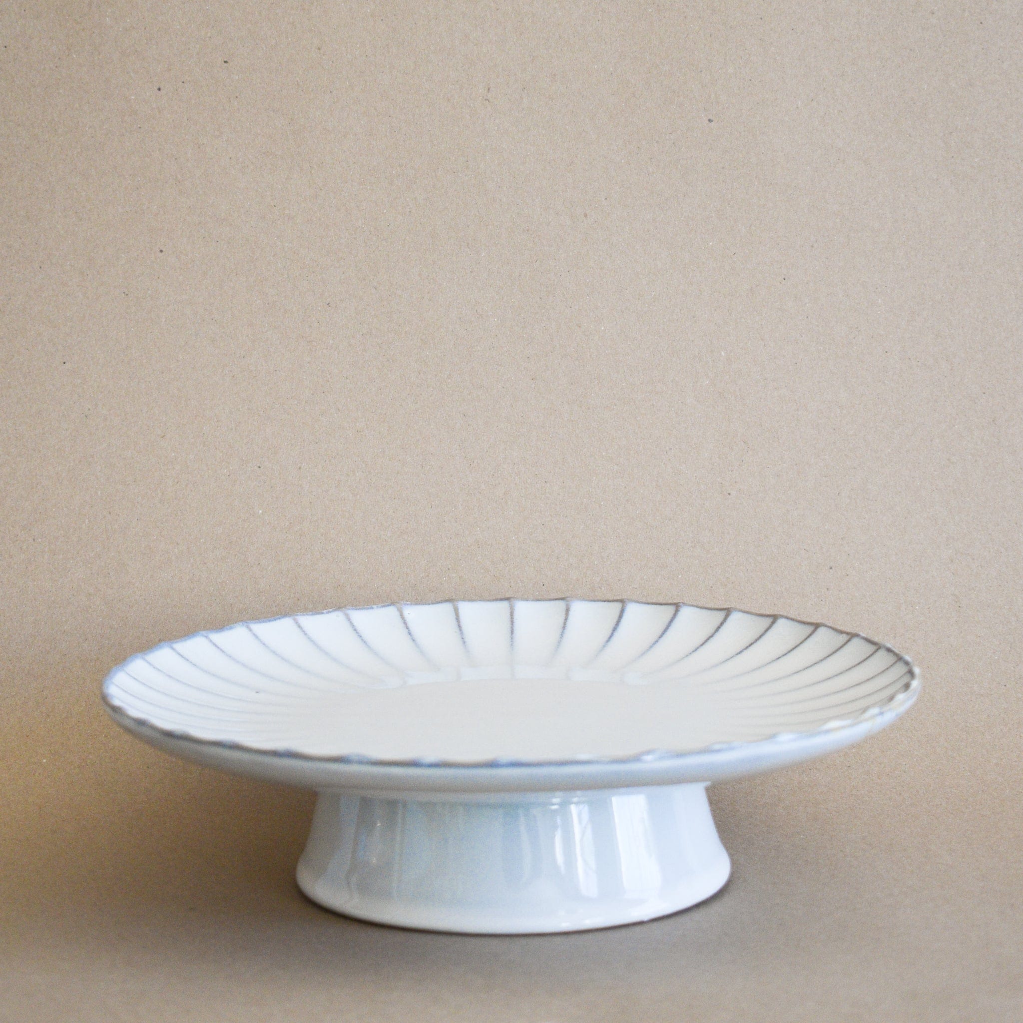 Inku Scalloped Edge Ceramic Cake Stand in White - +COOP