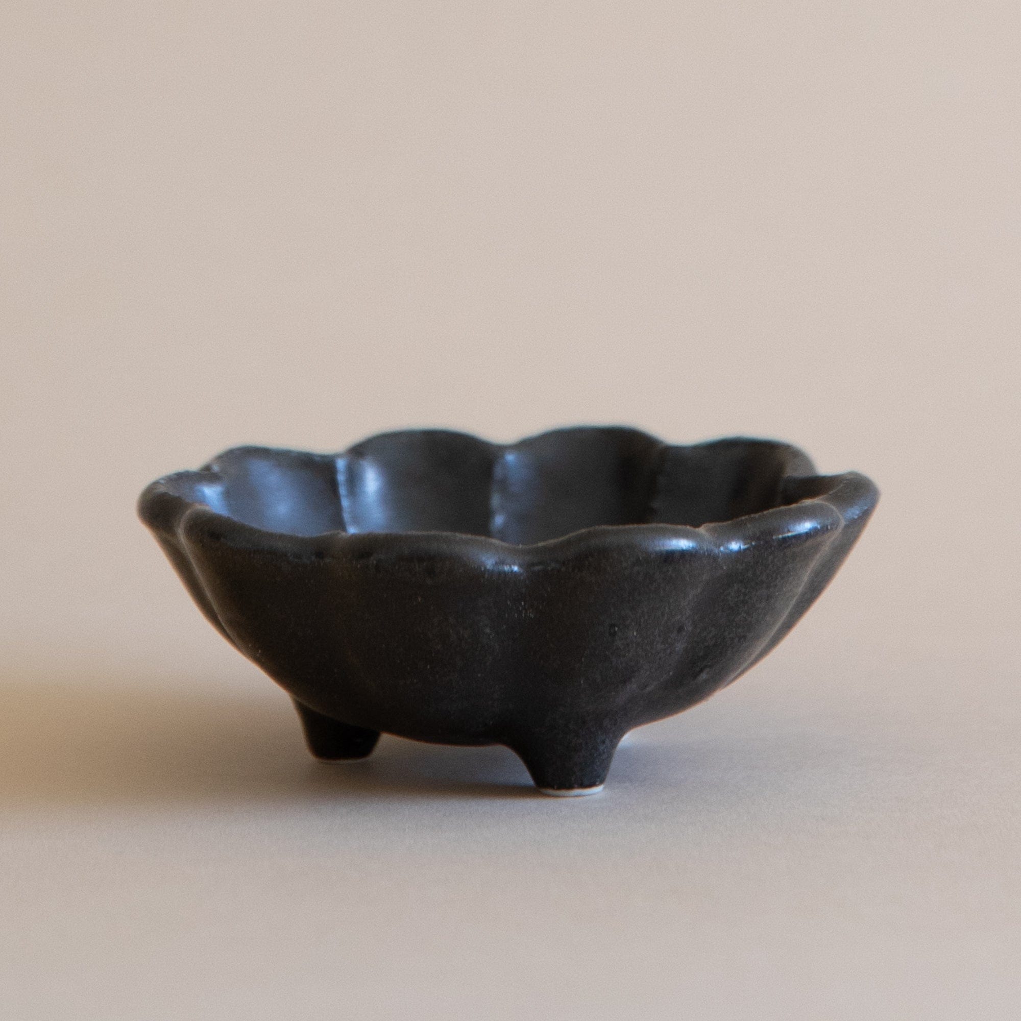 Kanesho Toki Dinnerware 3.25" Rinka Bowls in Black