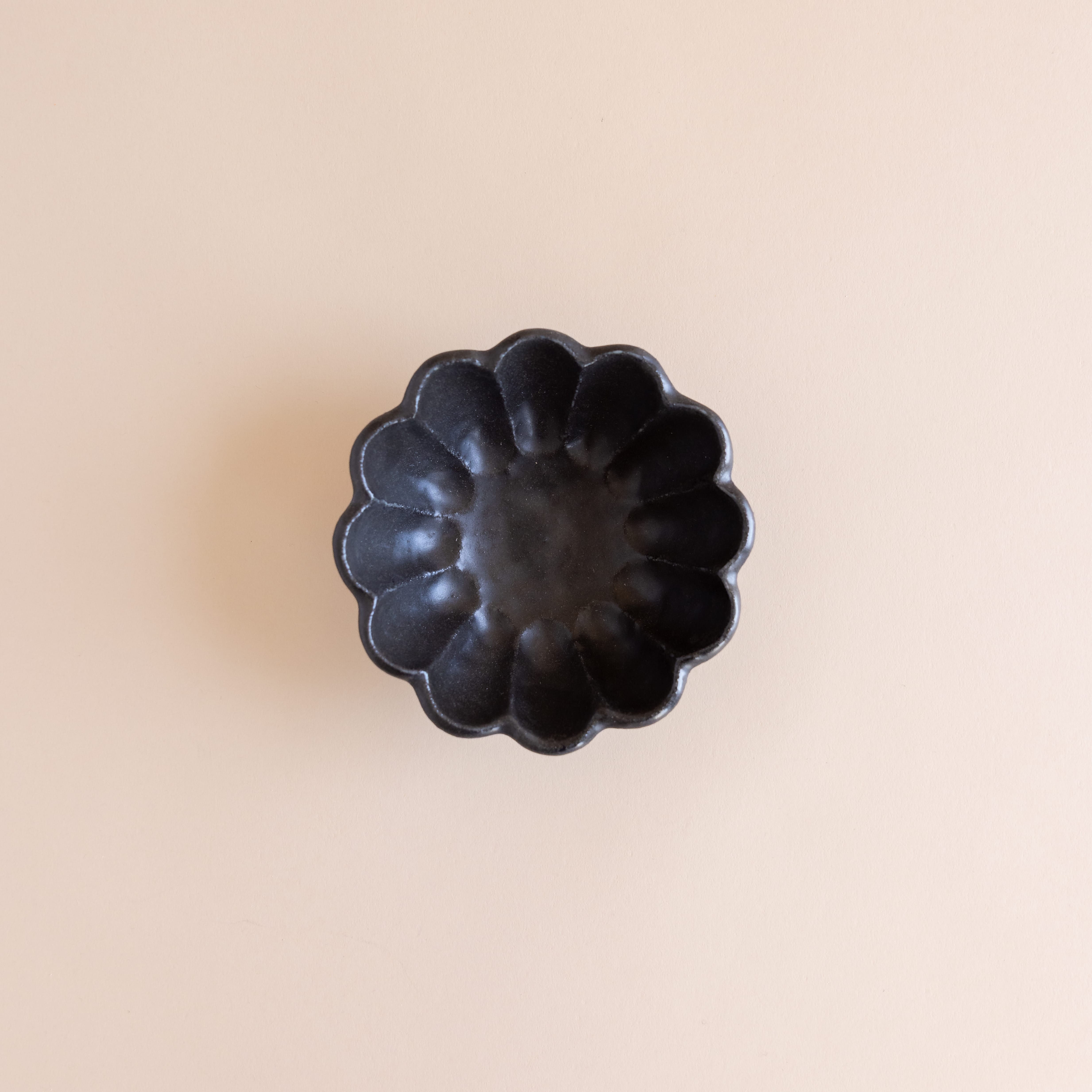 Kanesho Toki Dinnerware Black / 4.75" Rinka Bowls