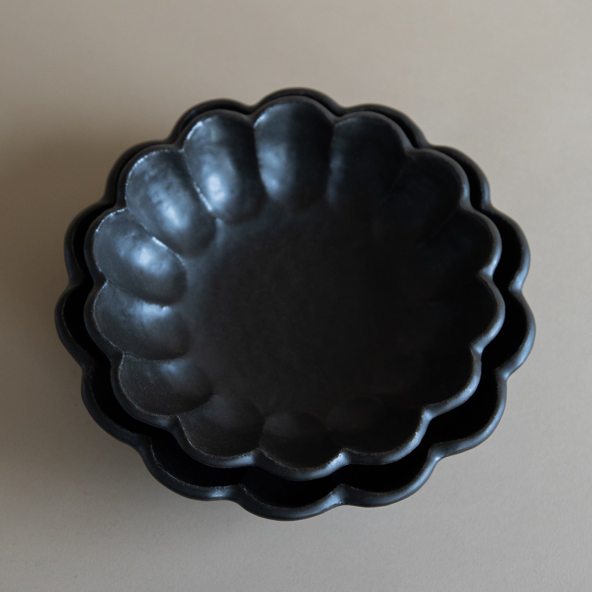 Kanesho Toki Dinnerware Black / 9.5" Rinka Bowls