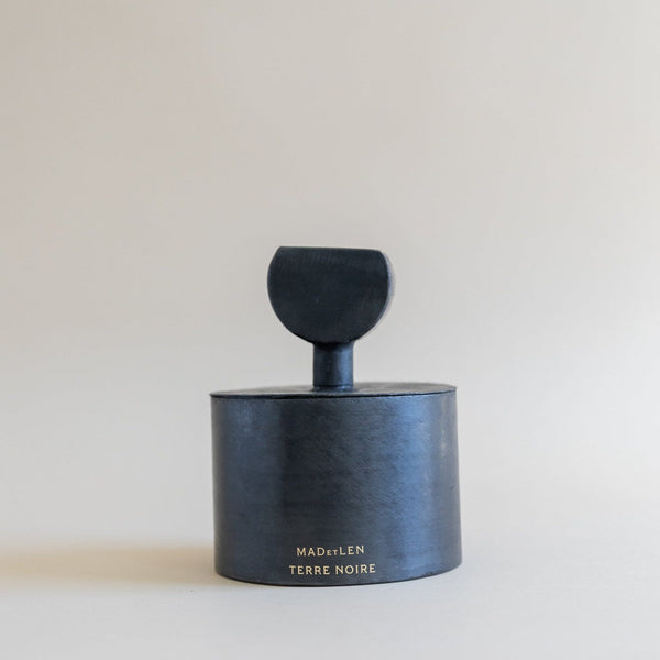 mad-et-len-candles-black-terre